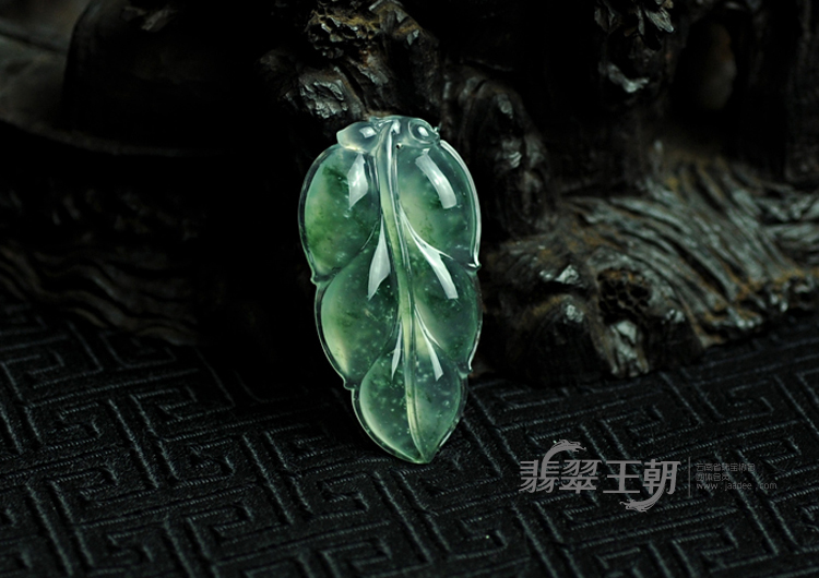冰玻种飘花缅甸翡翠叶子挂件