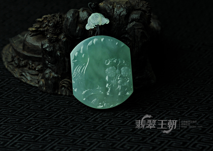 冰玻种晴水缅甸翡翠和合二仙挂件