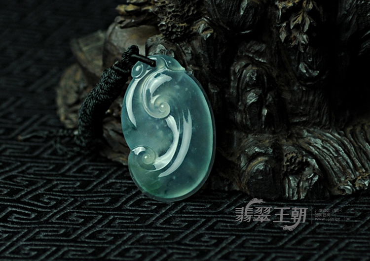 冰玻种飘花缅甸翡翠如意挂件