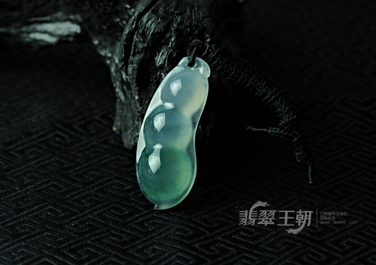 冰玻种紫罗兰飘花缅甸翡翠四季豆挂件