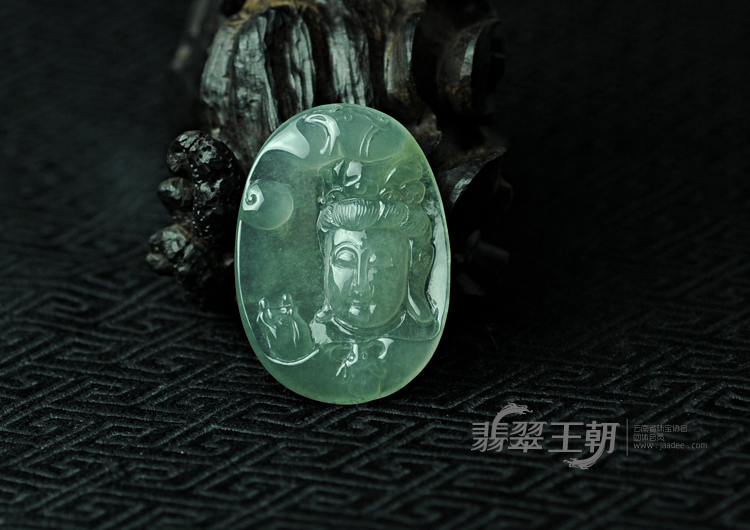 冰玻种晴水缅甸翡翠观音头挂件