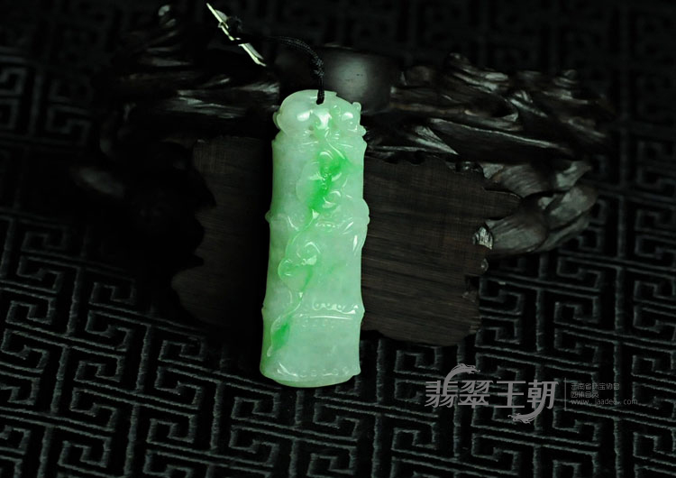 糯冰种翠色缅甸翡翠节节高挂件