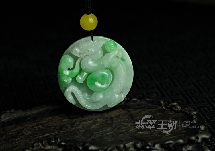 糯冰种翠色缅甸翡翠龙行如意挂件