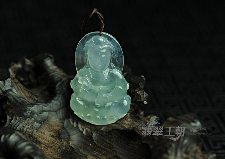 玻璃种略飘花缅甸翡翠观音挂件