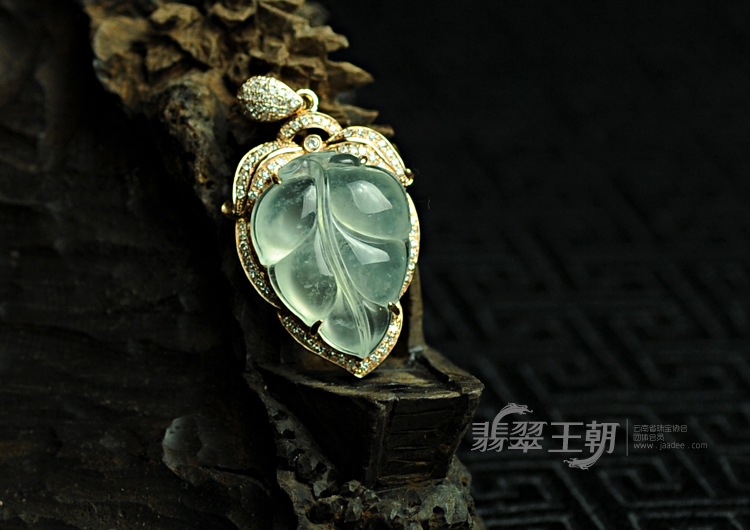 玻璃种缅甸翡翠包玫瑰金“金枝玉叶”挂件