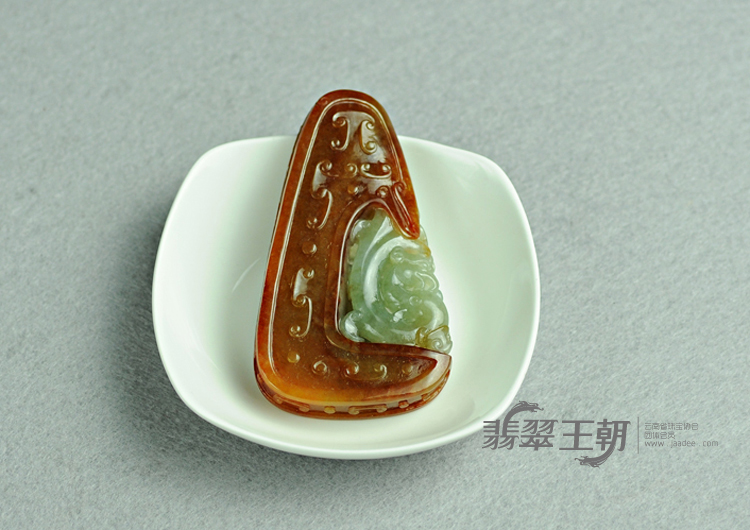 糯冰种紅翡缅甸翡翠龙凤牌挂件