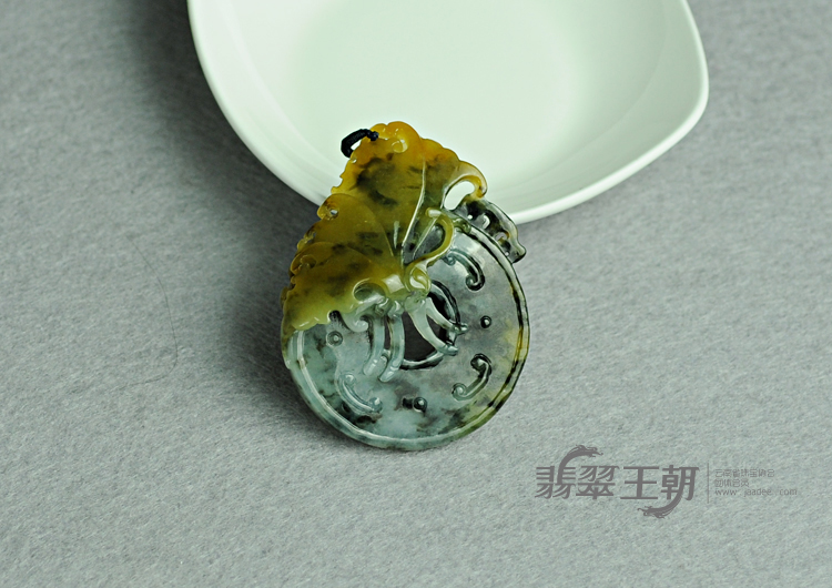 糯冰种黄翡飘花缅甸翡翠福在眼前挂件