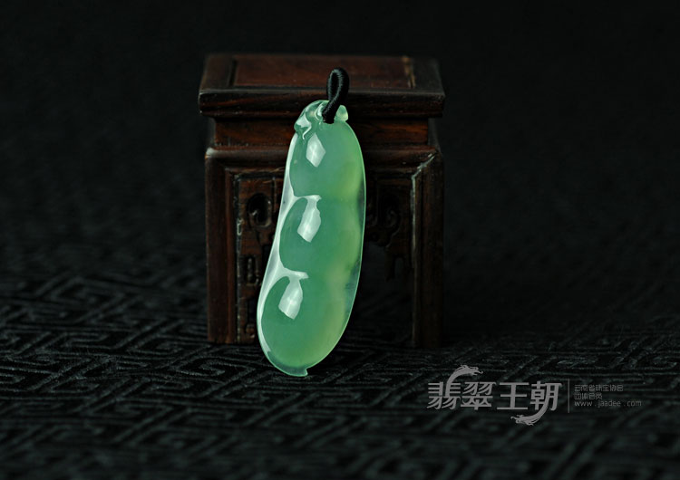 冰种晴水缅甸翡翠四季豆挂件