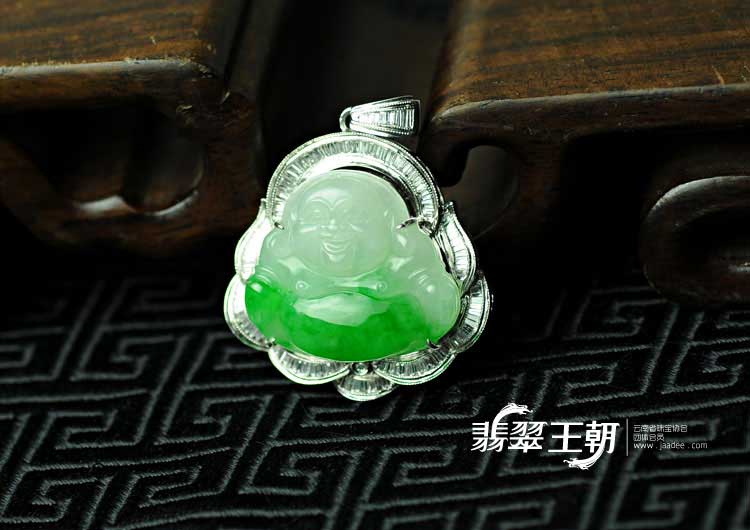 糯冰种翠色缅甸翡翠镶白金翠色佛挂件