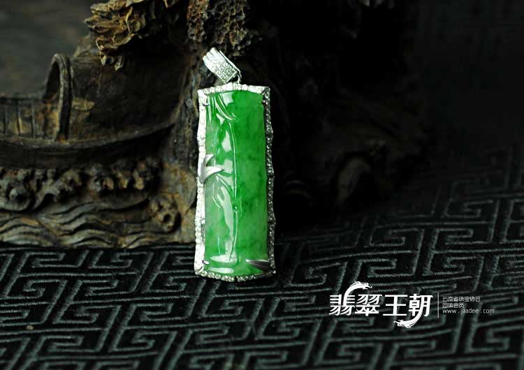糯冰种阳绿缅甸翡翠镶白金节节高挂件