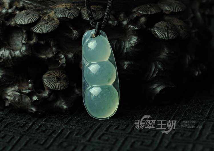 冰种飘花缅甸翡翠四季豆挂件