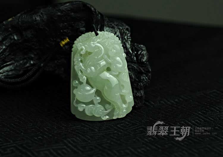 糯冰种晴水缅甸翡翠马上封侯挂件
