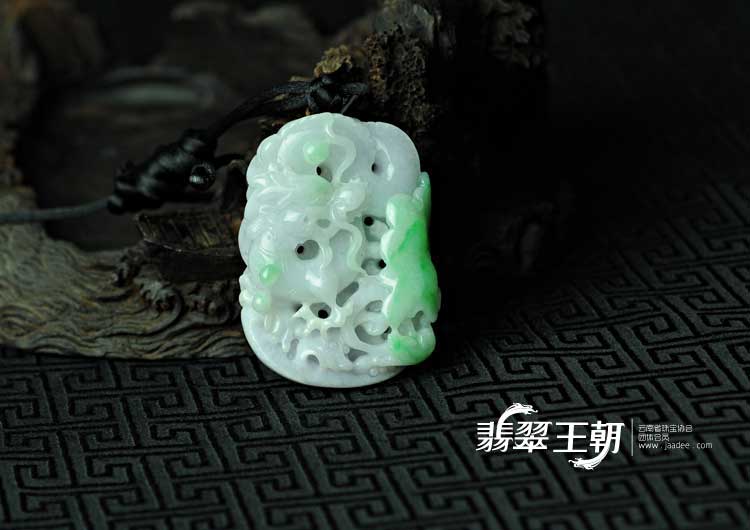 细糯种春带彩缅甸翡翠龙腾四海挂件