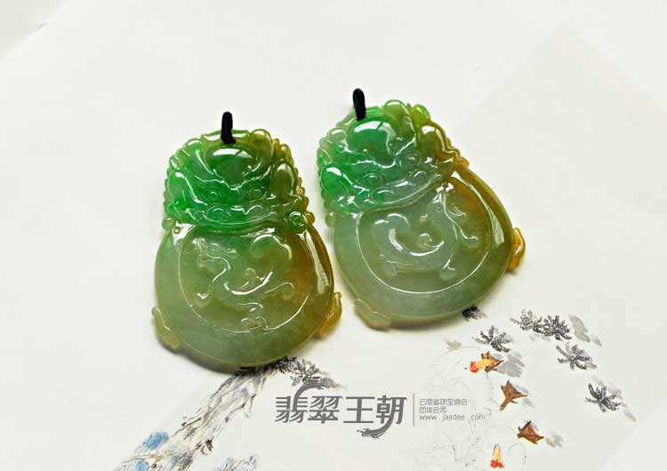 糯冰种黄加绿双彩缅甸翡翠龙凤牌挂件（一对）
