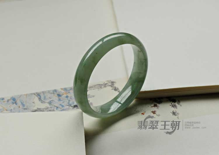 糯冰种晴水缅甸翡翠手镯（56.2mm）
