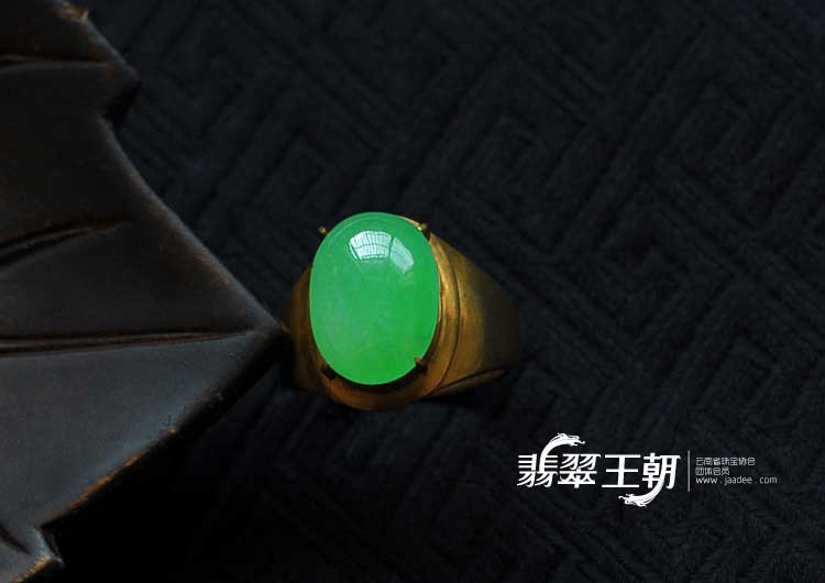 冰种阳绿满绿缅甸翡翠戒面