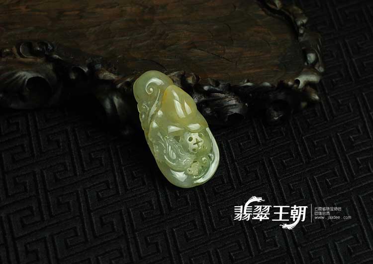 冰种黄翡飘花缅甸翡翠喜上眉梢挂件