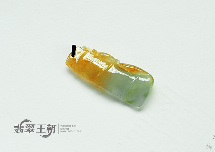 冰种黄翡缅甸翡翠节节高挂件