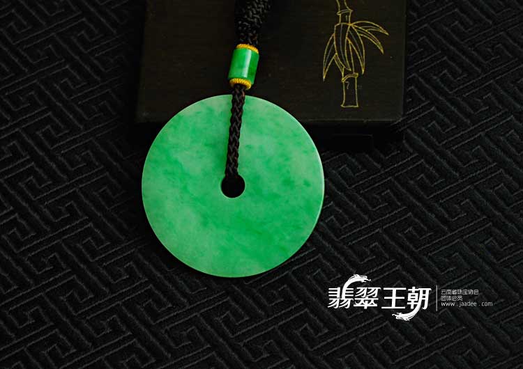 糯冰种翠色缅甸翡翠平安扣挂件