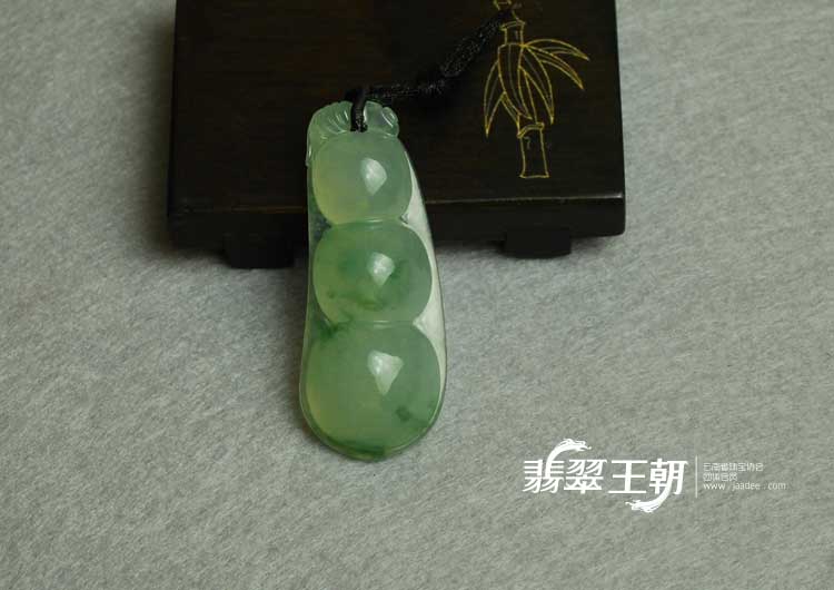 冰种飘花缅甸翡翠四季豆挂件