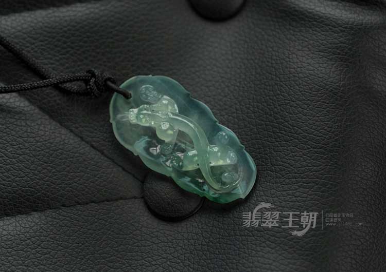 冰玻种晴水缅甸翡翠龙成大业挂件