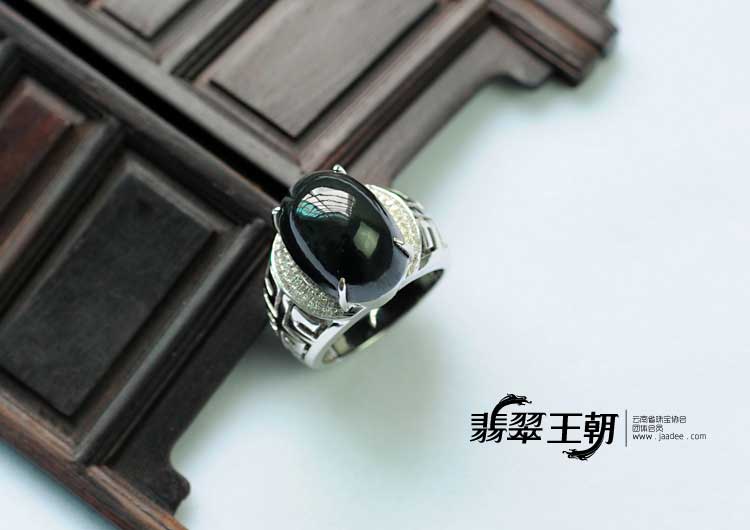 糯冰种墨翠缅甸翡翠戒指（男戒）