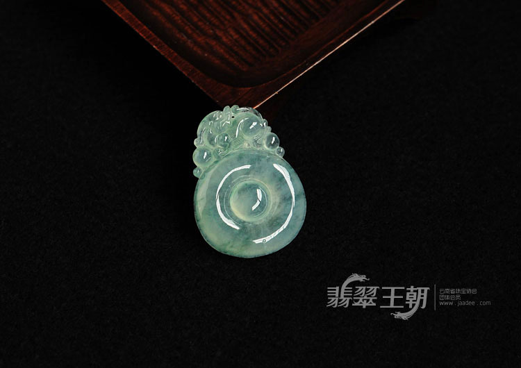 冰种飘花缅甸翡翠招财进宝挂件