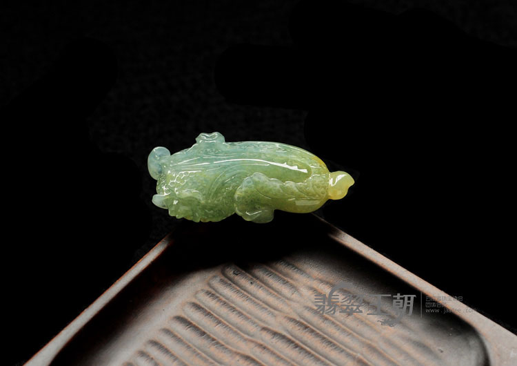 feicui糯冰种黄带绿缅甸翡翠玉白菜挂件