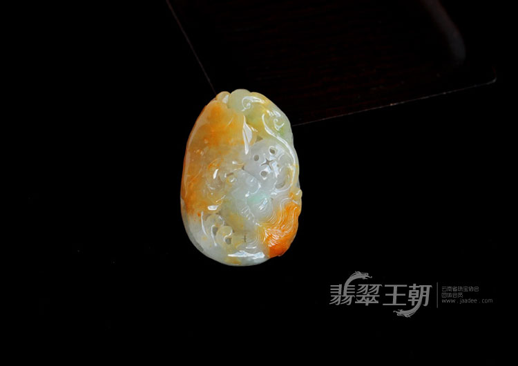 糯冰种三彩缅甸翡翠年年有余挂件