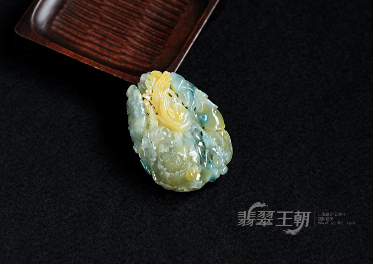 冰种黄翡飘花缅甸翡翠富贵花开手玩件