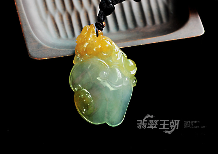 冰种黄翡缅甸翡翠貔貅如意挂件