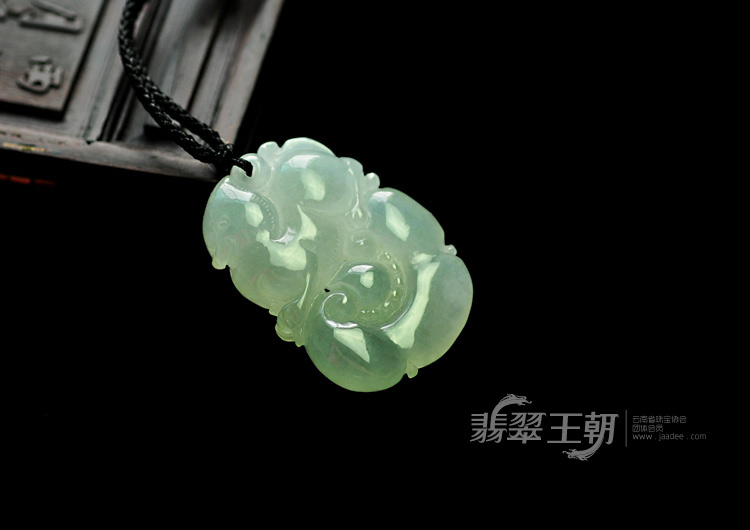 冰种淡晴水缅甸翡翠欢喜如意挂件