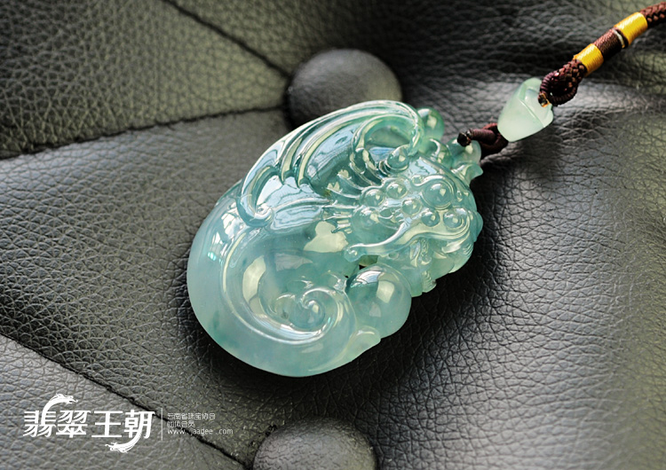 冰玻种蓝晴水缅甸翡翠貔貅如意挂件