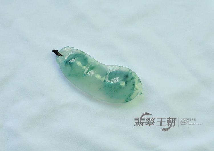 冰种飘花缅甸翡翠四季豆挂件