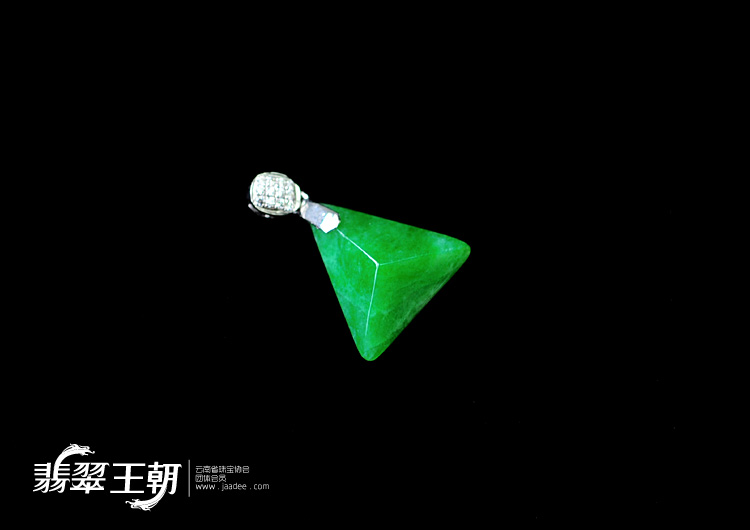 糯冰种瓜青绿满绿缅甸翡翠三角形胸坠
