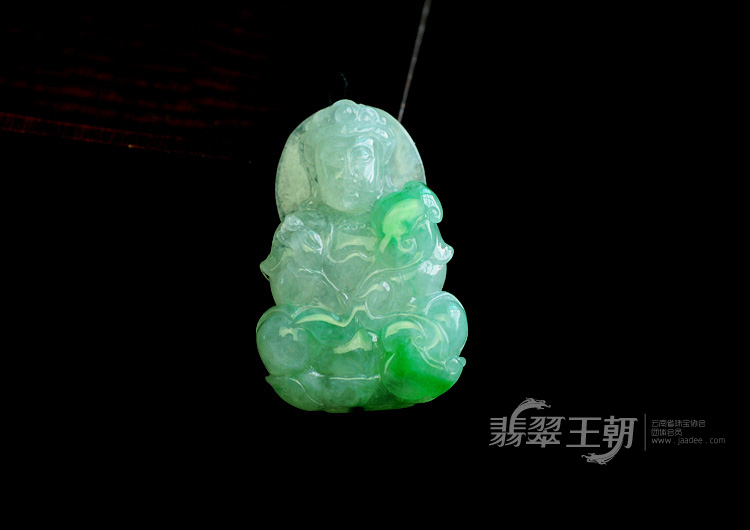 糯冰种翠色缅甸翡翠观音挂件