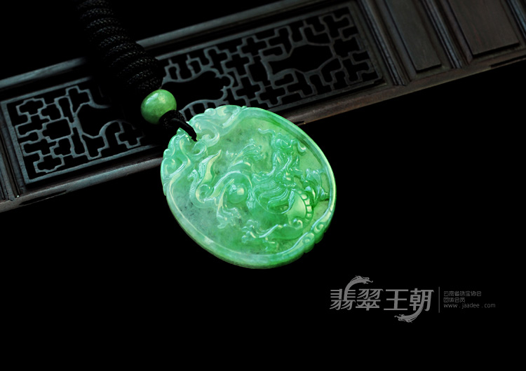 冰种翠色缅甸翡翠龙凤牌挂件