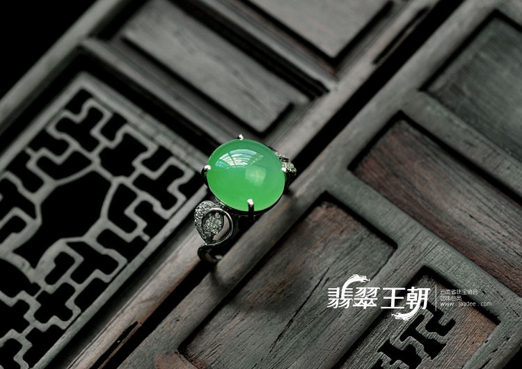 冰种苹果绿缅甸翡翠戒指