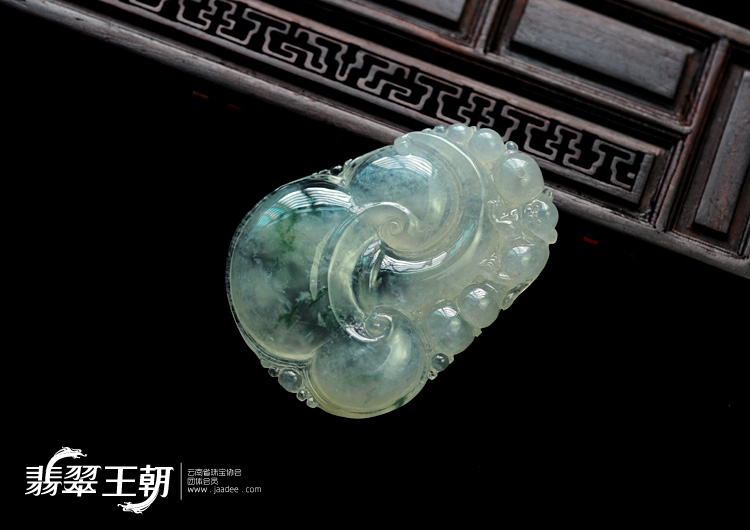 冰种飘花缅甸翡翠如意挂件