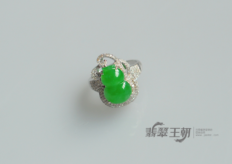 冰种正阳绿满绿缅甸翡翠镶白金葫芦戒指
