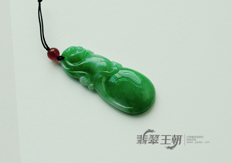 糯冰种翠色缅甸翡翠貔貅如意