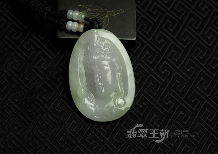 糯冰种春带彩缅甸翡翠观音头挂件