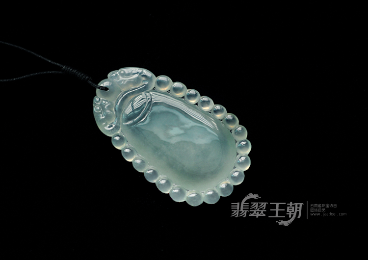 冰种晴水缅甸翡翠福瓜挂件