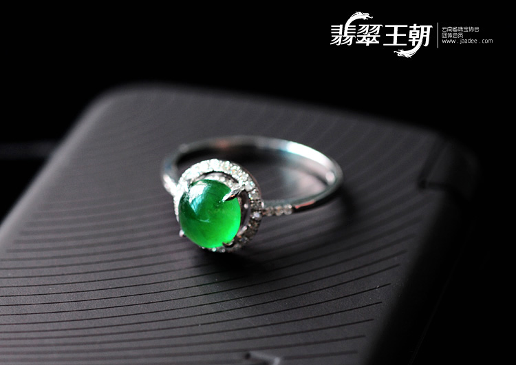 冰玻种阳绿缅甸翡翠戒指