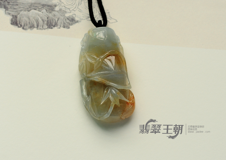 冰种黄翡缅甸翡翠节节高挂件