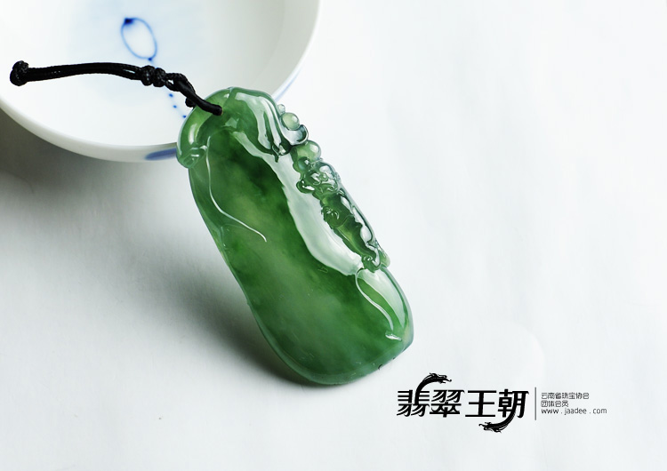 冰种飘花缅甸翡翠福瓜挂件
