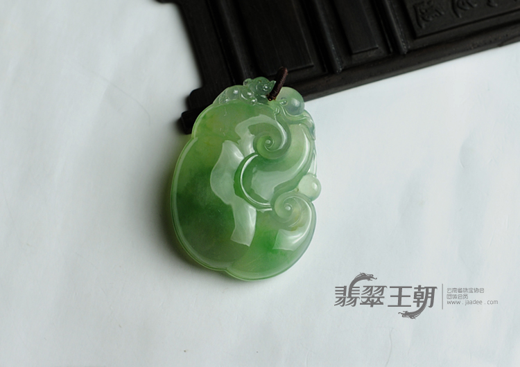 冰种飘翠缅甸翡翠如意挂件