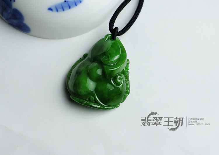 糯冰种正阳绿满绿缅甸翡翠如意挂件