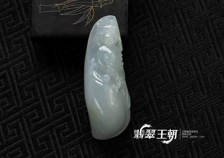 糯冰种晴水缅甸翡翠英明神武挂件