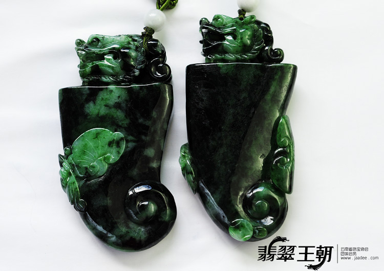 糯冰种癣加绿缅甸翡翠龙头手玩件（一对)
